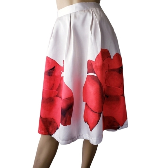 Color Block Floral Red & Off White Faille Skirt by Banana USA - Picture 5 of 8